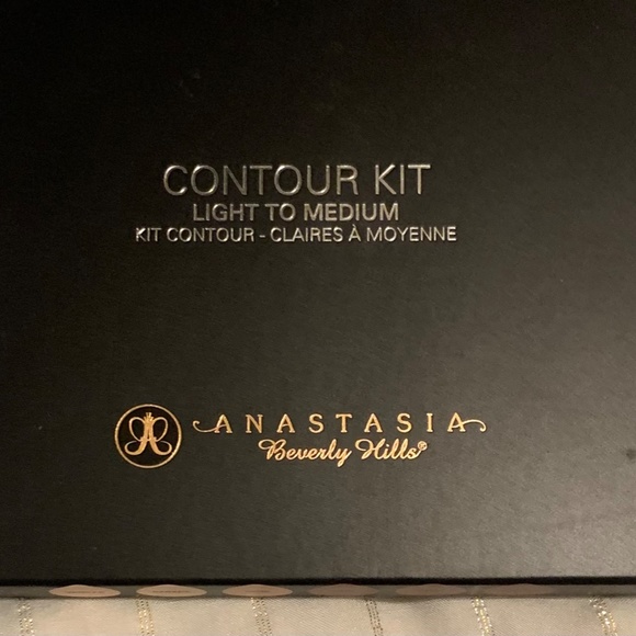 Anastasia Beverly Hills Contour Light to Med Makeup - Picture 2 of 3